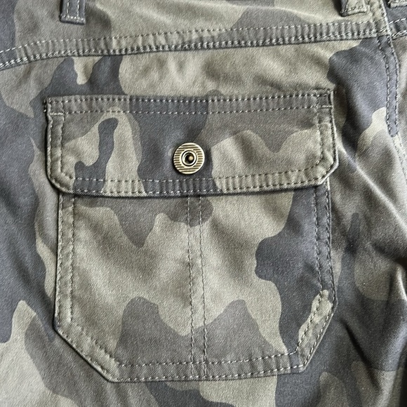 PRANA BLACK/GRAY CARGO SHORTS WITH MODERN CANO DESIGN SIZE 5 - Picture 9 of 16